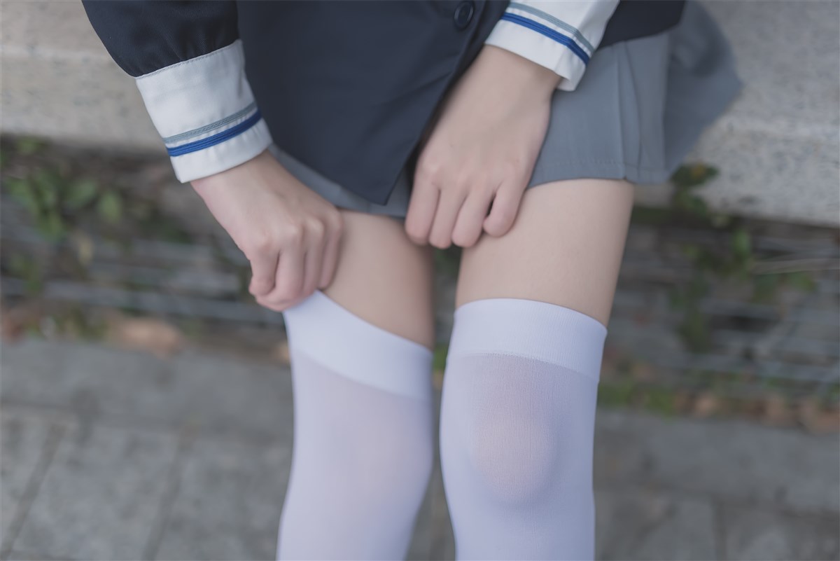 黑丝和白丝，你更喜欢哪个？-COS世界