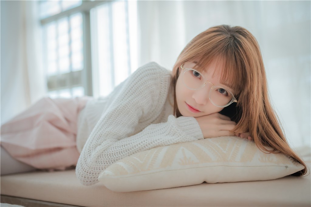 粉格裙的眼镜娘-COS世界