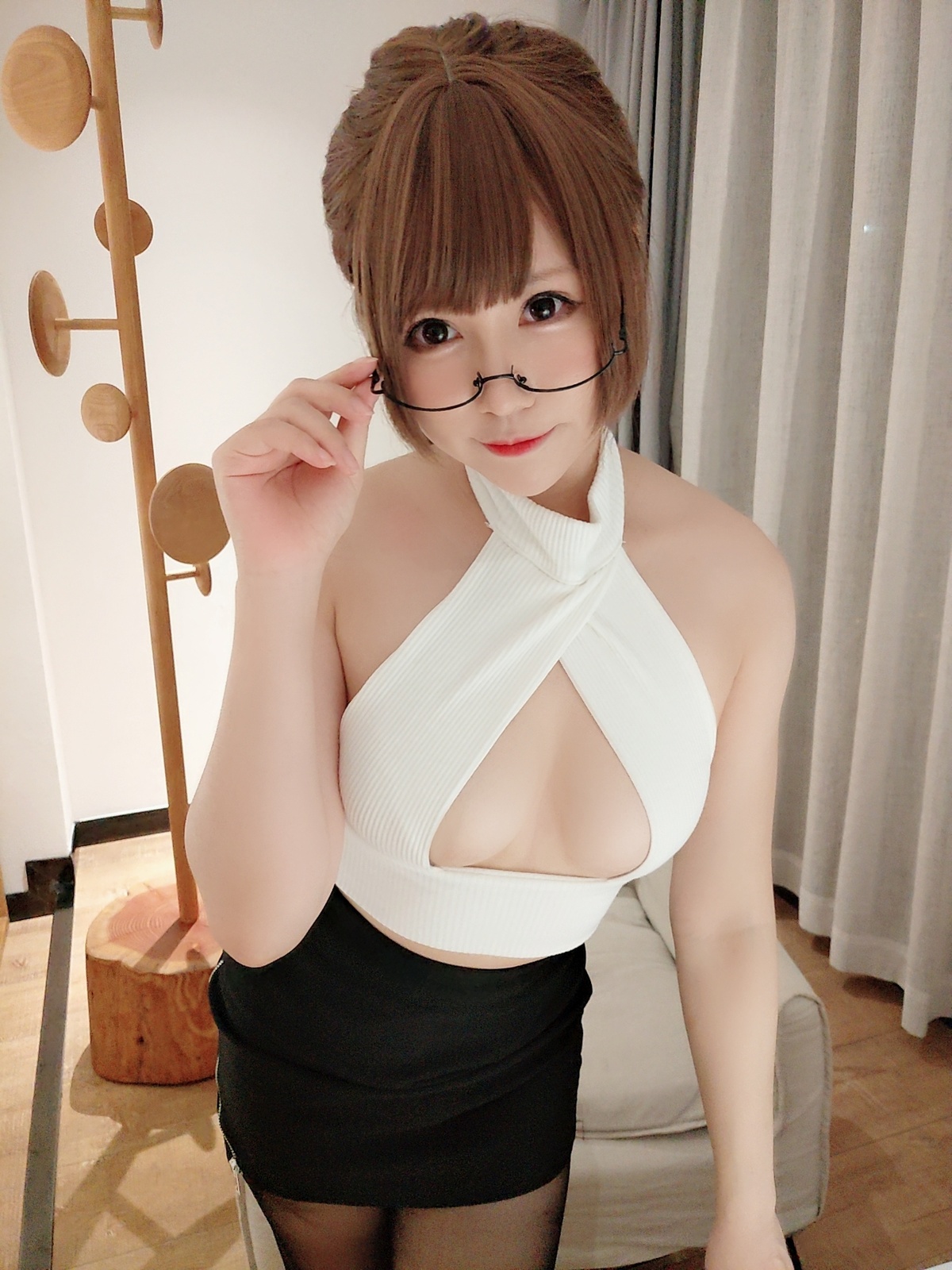 【coser】Nyako喵子-自拍 开胸黑丝-COS世界