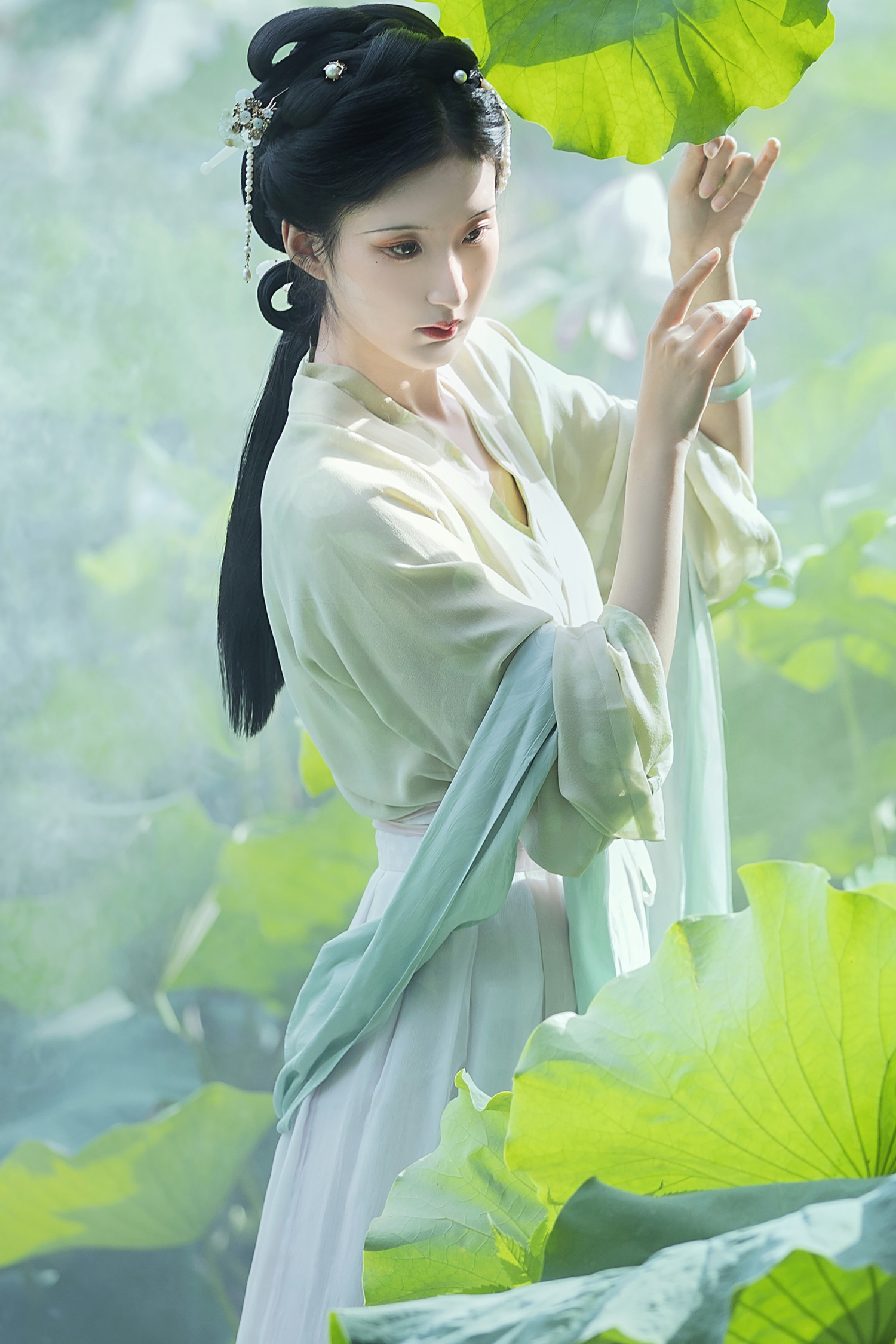 她清冷得好像一首宋词-COS世界