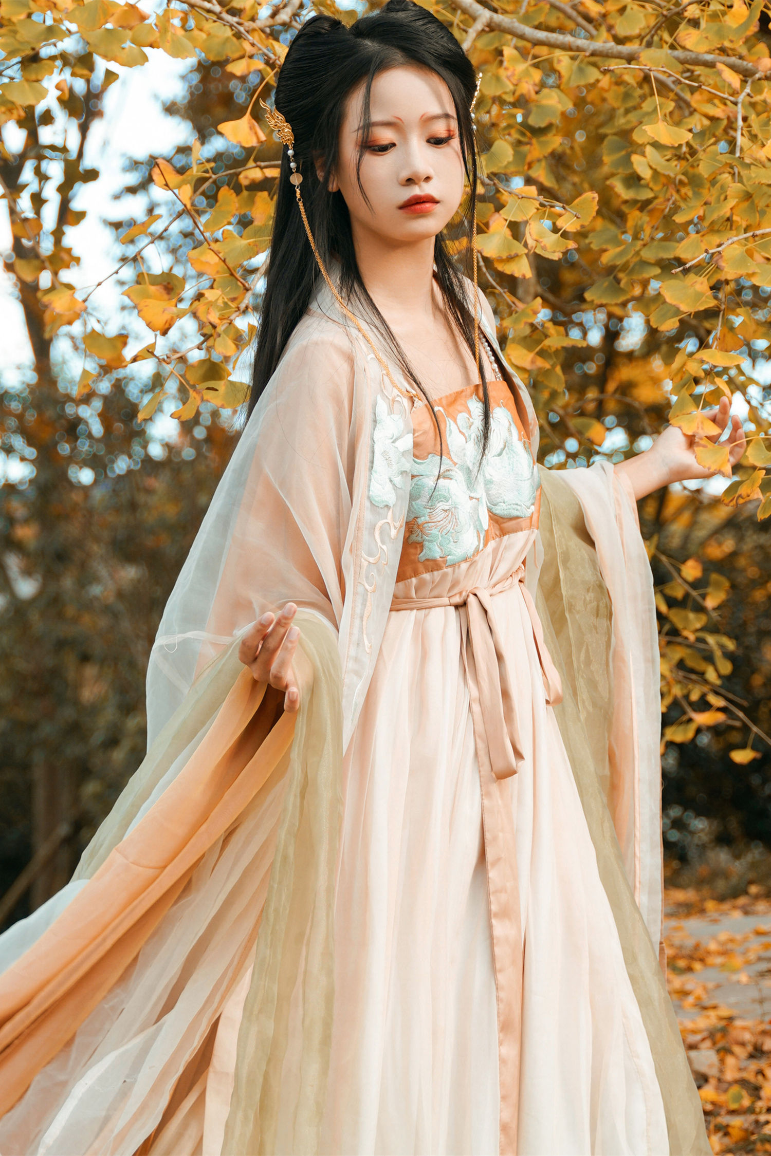 银杏树下 旺旺小小舒-COS世界