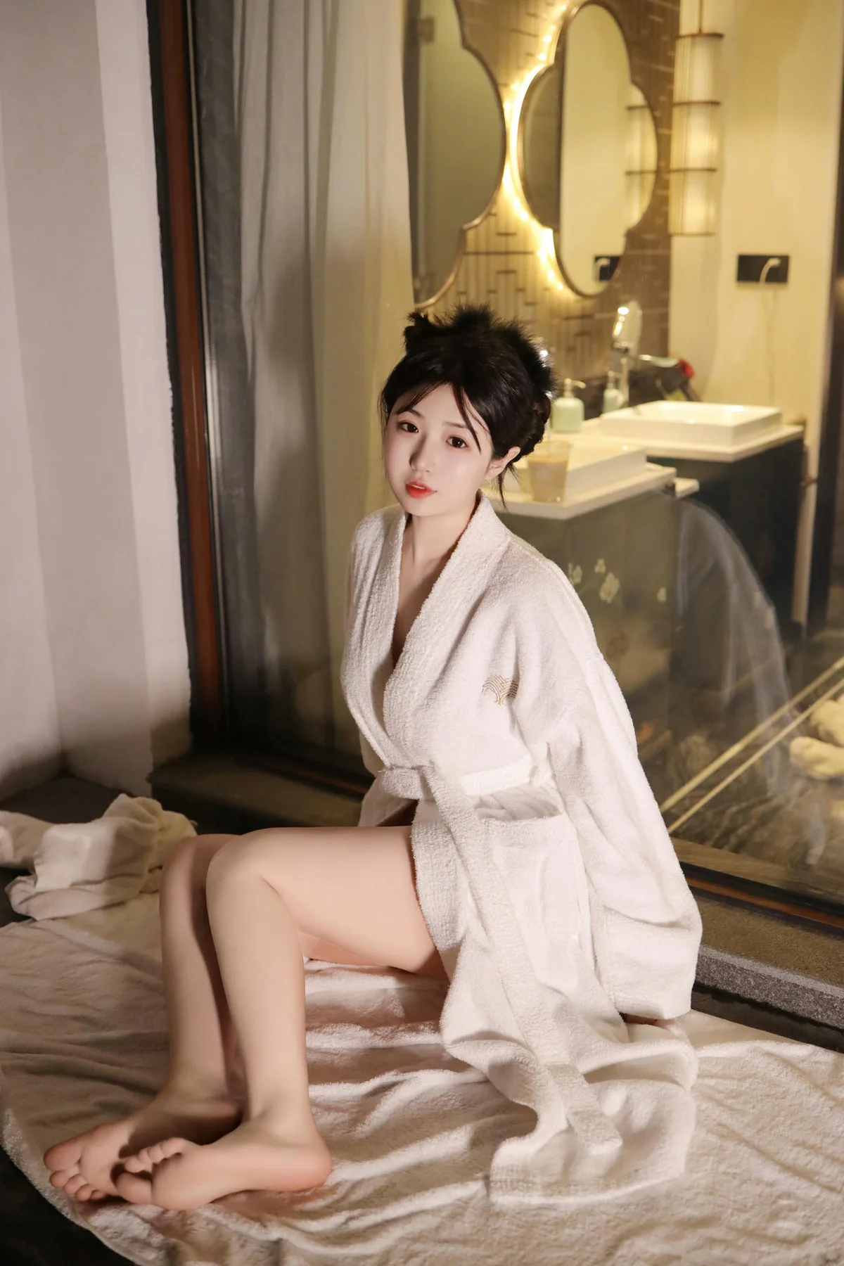 XiuRen 秀人 No.N020 陈小花睡袍玉体玉足写真 - [新秀人套图] [71P]-COS世界