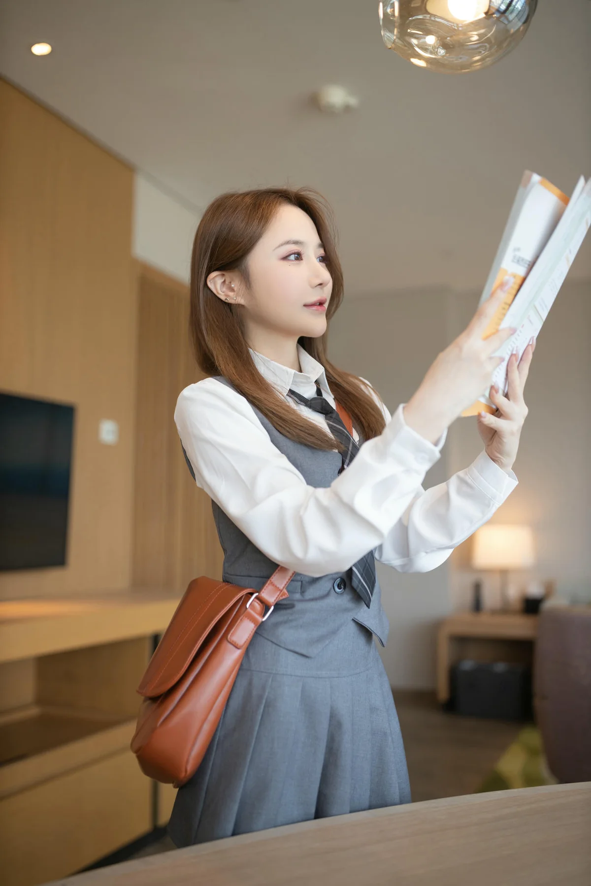 图片[4]-XiuRen 秀人 No.N019 鱼子酱Fish性感制服jk短裙 – [新秀人套图] [104P]-COS世界